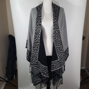 Shawl  NWOT  Reversible